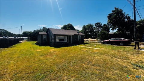 Photo of 806 S Pearl Street, Belton, TX 76513 (MLS # 623909)