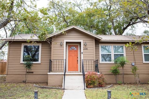 206 N Arnold Street Lampasas TX 76550