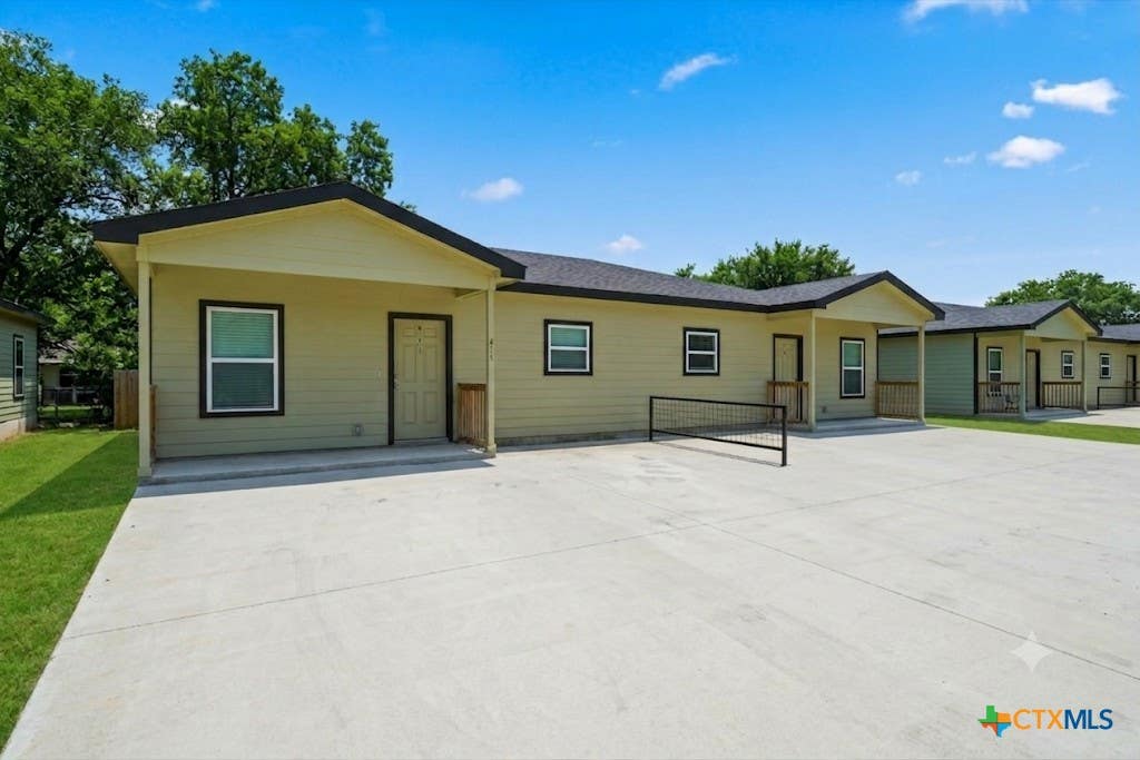 Photo of 611 E Martindale Street #A &amp; B, Seguin, TX 78155 (MLS # 617780)