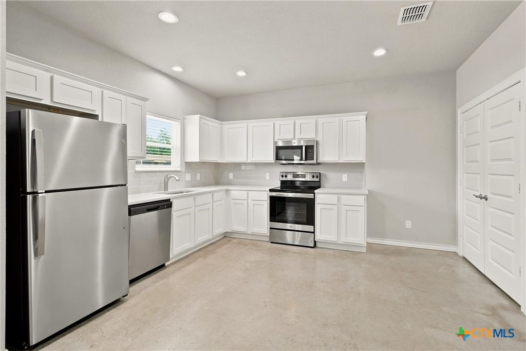 Photo of 611 E Martindale Street #A &amp; B, Seguin, TX 78155 (MLS # 617780)