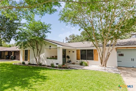 Photo of 1209 Huck Street, Cuero, TX 77954 (MLS # 614449)