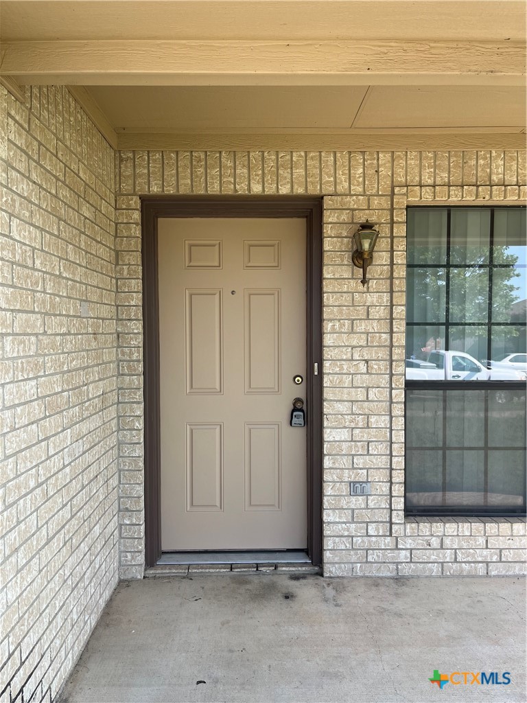 1305 Nicholas Circle