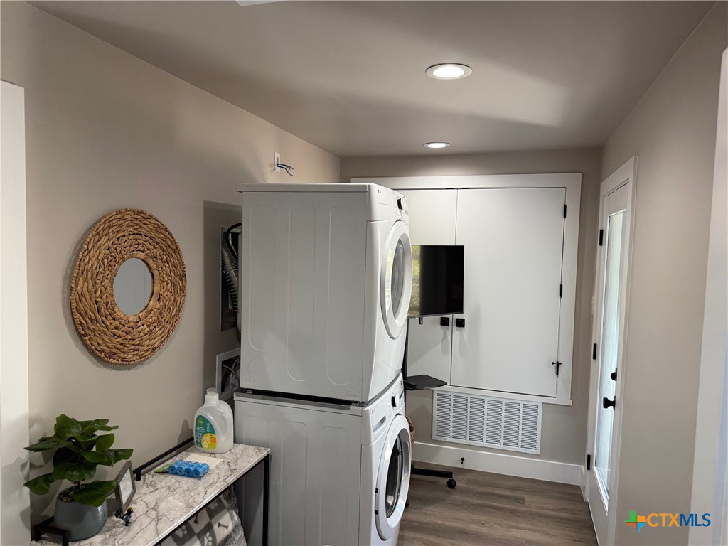 Canyon Lake, Texas 78133, United States, 3 Bedrooms Bedrooms, ,2 BathroomsBathrooms,Residential,Active,242251