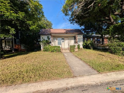 Photo of 104 N Walnut Street, Lampasas, TX 76550 (MLS # 613207)