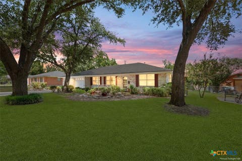 Photo of 302 E Upshaw Avenue, Temple, TX 76501 (MLS # 622080)