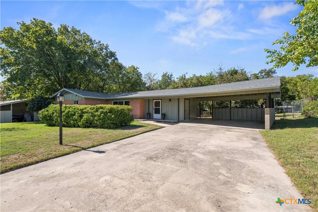 Photo of 4 Gillen Court, Lampasas, TX 76550 (MLS # 628356)