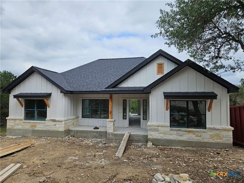 Photo of 664 Luehlfing Drive, Canyon Lake, TX 78133 (MLS # 611627)