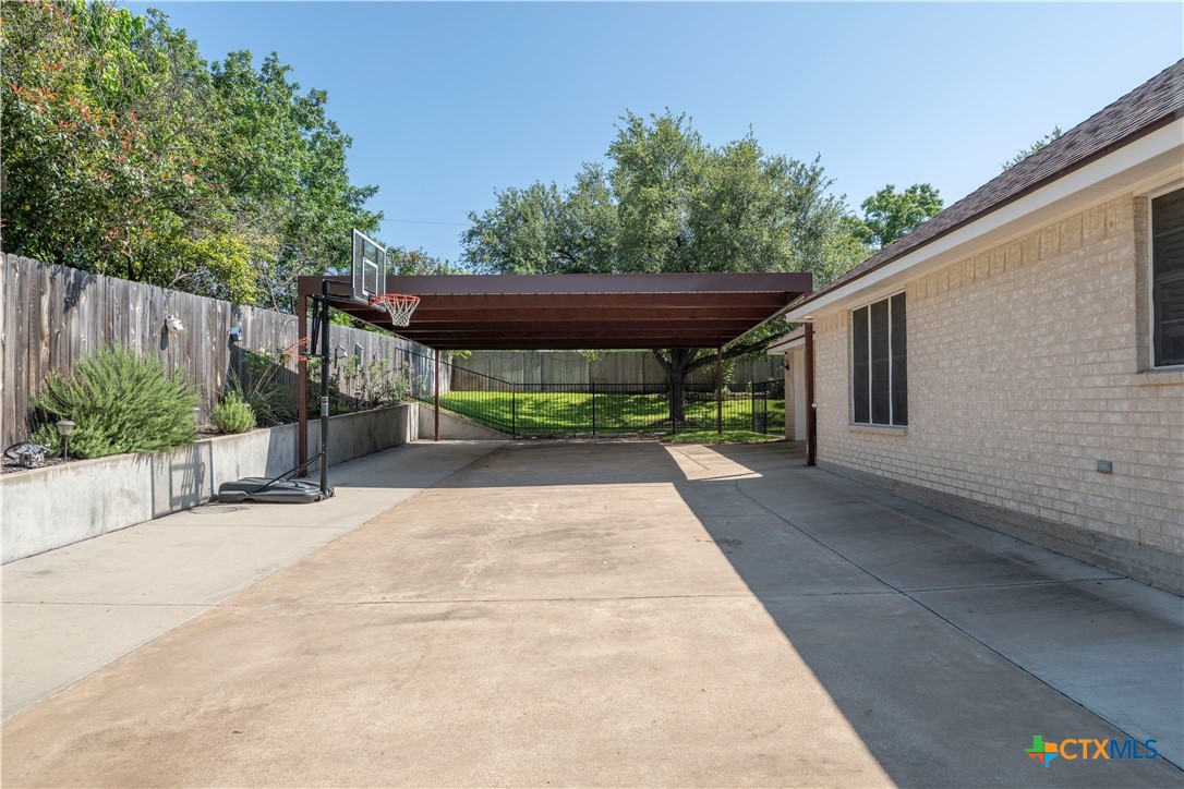 812 Indian Trail