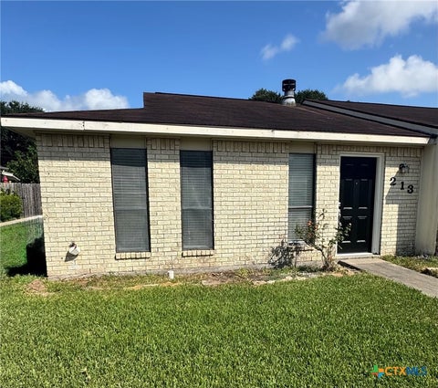 Photo of 213 Versailles Street, Victoria, TX 77904 (MLS # 621980)
