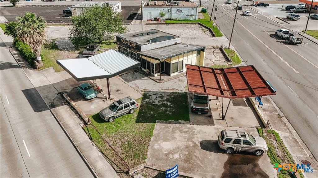 911 Sam Houston Drive