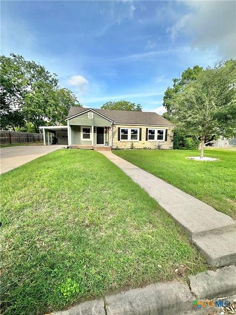 Photo of 309 S Ridge St, Hallettsville, TX 77964 (MLS # 611619)
