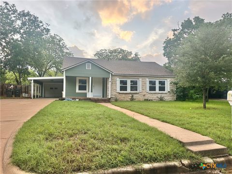 Photo of 309 S Ridge St, Hallettsville, TX 77964 (MLS # 611619)