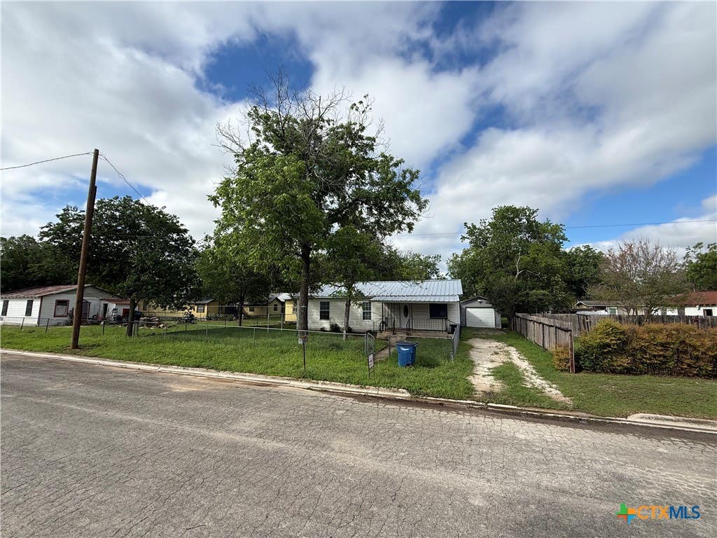 Photo of 784 Samuels Avenue, New Braunfels, TX 78130 (MLS # 612667)