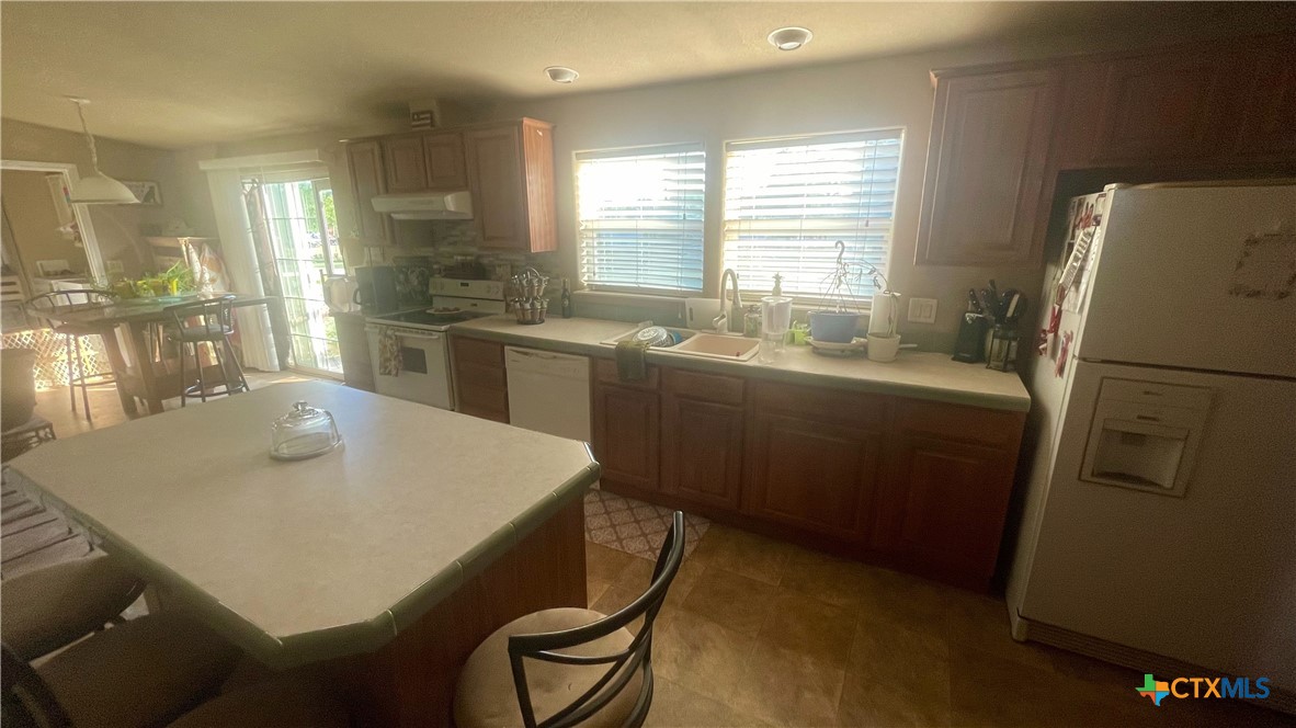 Bastrop, Texas 78602, United States, 4 Bedrooms Bedrooms, ,3 BathroomsBathrooms,Residential,Pending,47721