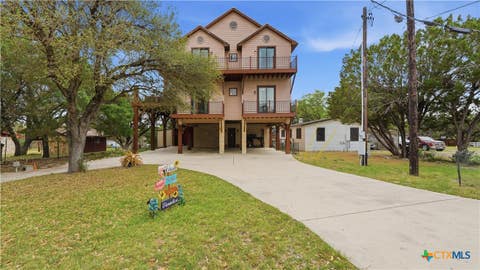 Photo of 628 Country Lane, Canyon Lake, TX 78133 (MLS # 621744)