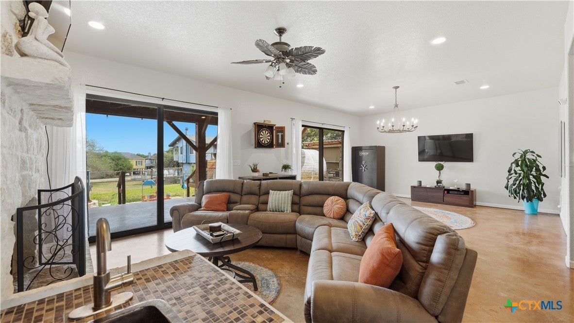 628 Country Lane