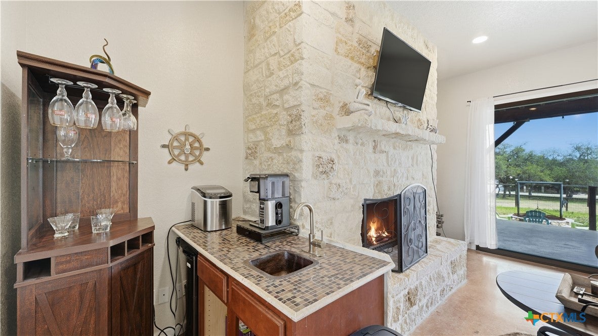 628 Country Lane