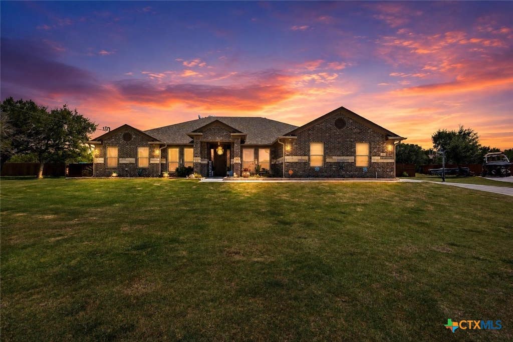 Photo of 119 Savage Circle, Copperas Cove, TX 76522 (MLS # 620998)