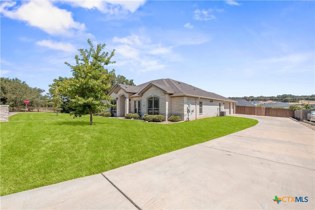 Photo of 5501 Caldelana Drive, Belton, TX 76513 (MLS # 623296)