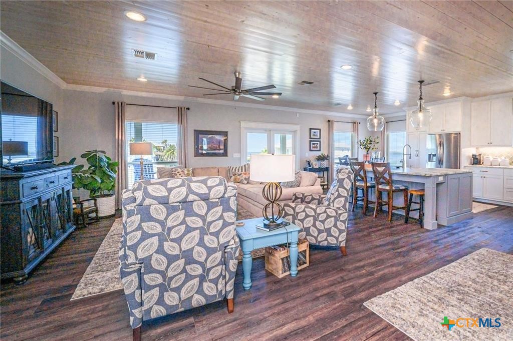410 Captains Cove