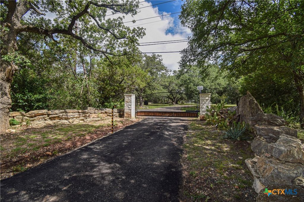 Photo of 2114 Sparta Road, Belton, TX 76513 (MLS # 617376)