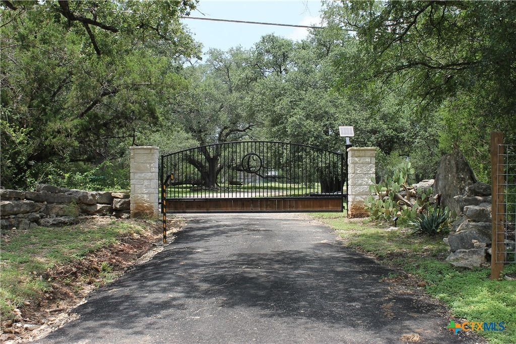 Photo of 2114 Sparta Road, Belton, TX 76513 (MLS # 617376)