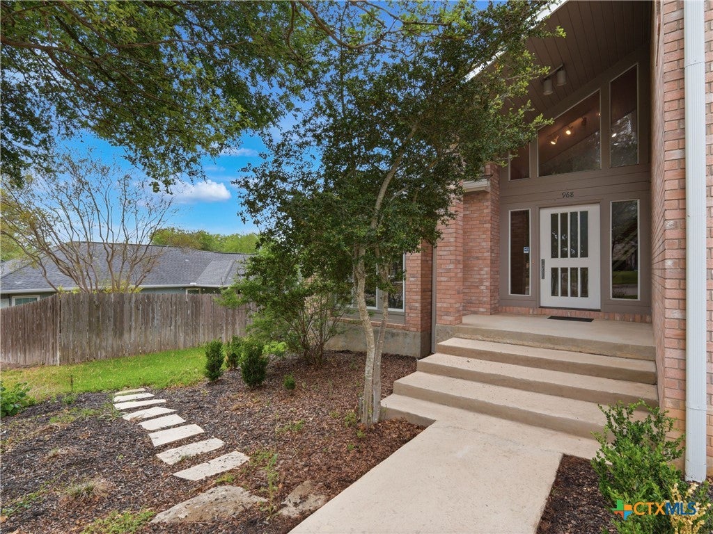 Photo of 968 Queens Drive, New Braunfels, TX 78130 (MLS # 606590)