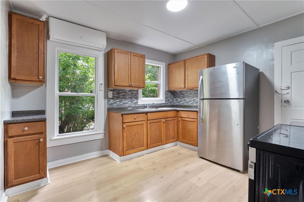 Photo of 716 E Avenue A, Temple, TX 76501 (MLS # 613258)