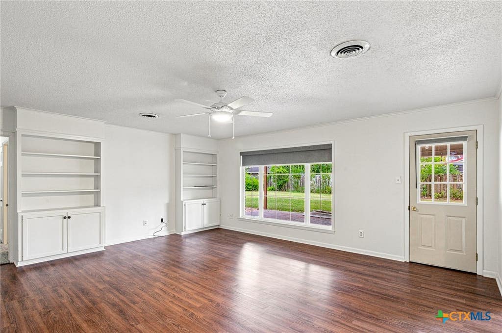 Photo of 2201 College Drive, Victoria, TX 77901 (MLS # 622914)