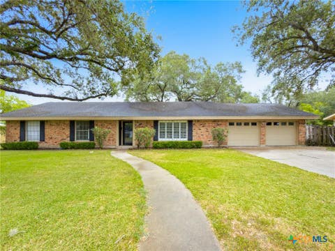 Photo of 2201 College Drive, Victoria, TX 77901 (MLS # 622914)