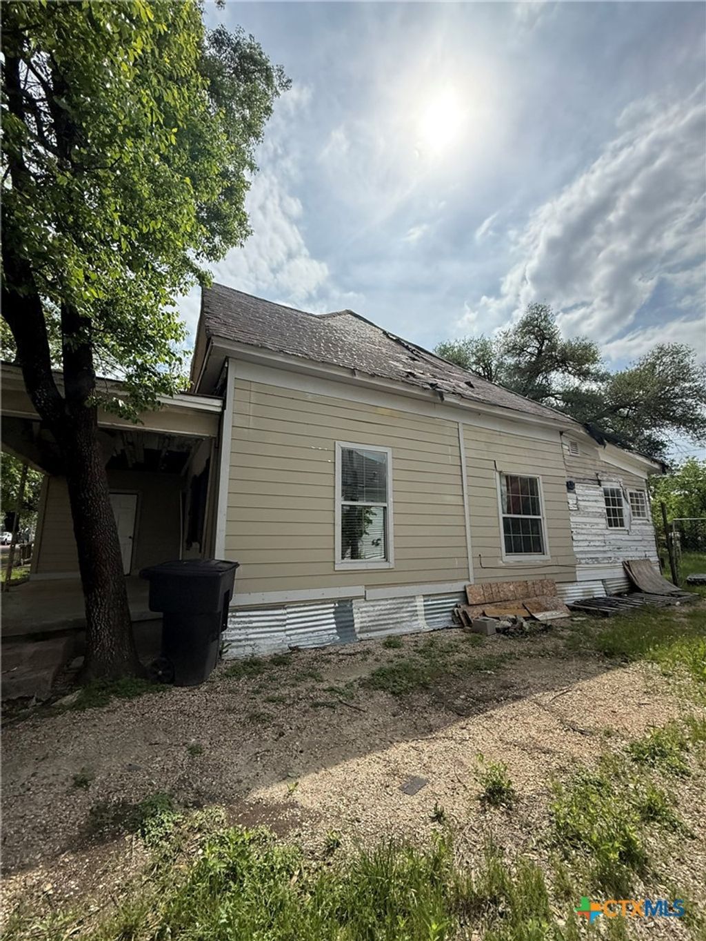 Photo of 706 N Main Street, Temple, TX 76501 (MLS # 611195)