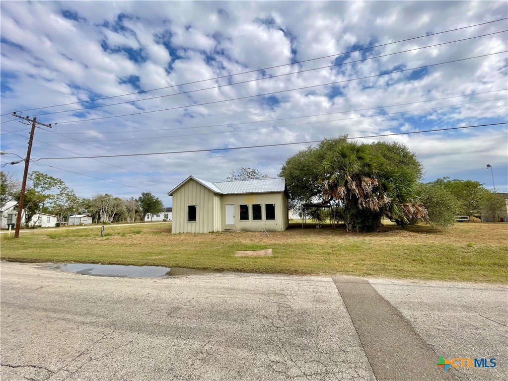 807 E End Street