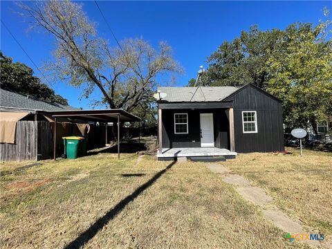 Photo of 1103 Waco Street, Gatesville, TX 76528 (MLS # 596638)