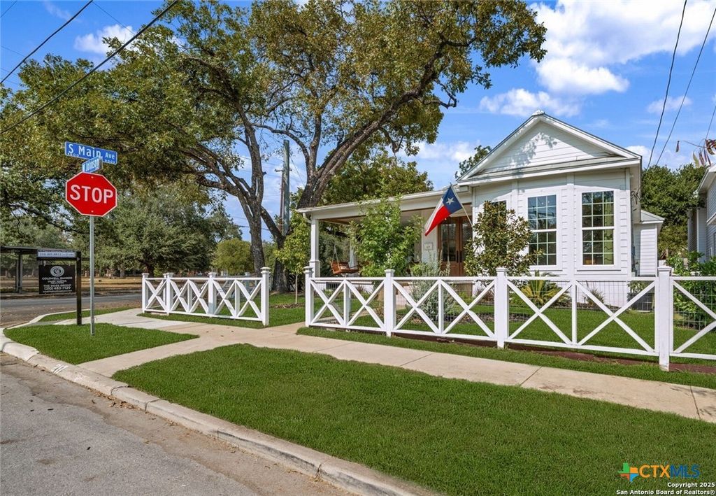 Photo of 217 W Johnson, San Antonio, TX 78204 (MLS # 597403)