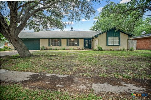 Photo of 1706 College Drive, Victoria, TX 77901 (MLS # 614146)