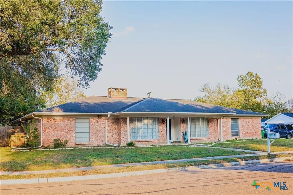 Photo of 111 Dover Dell, Victoria, TX 77904 (MLS # 610511)