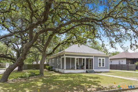 212 Whitfield Street Yoakum TX 77995