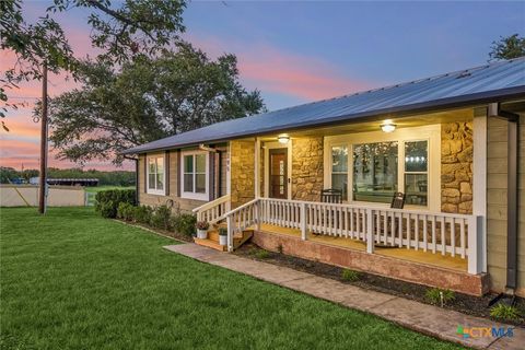 Photo of 295 Mcknight Road, Seguin, TX 78155 (MLS # 613322)