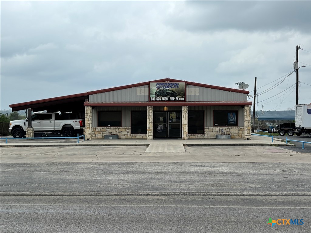 2250 S I-35 Expressway