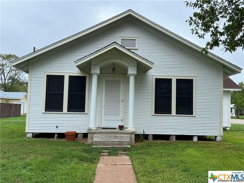 302 W French Street Cuero TX 77954