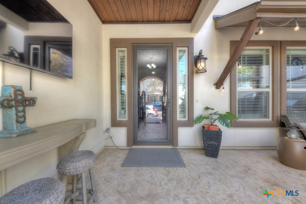 Photo of 949 N Academy Avenue, New Braunfels, TX 78130 (MLS # 612625)