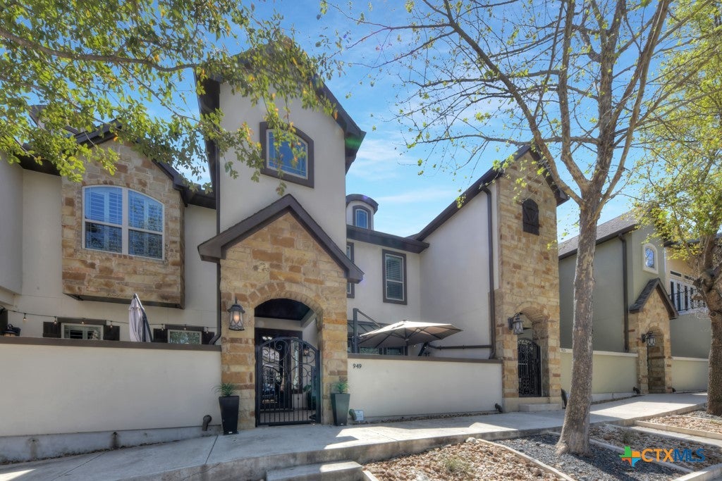 Photo of 949 N Academy Avenue, New Braunfels, TX 78130 (MLS # 612625)