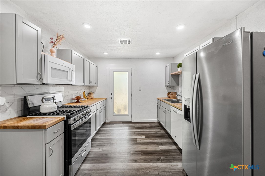 2113 Saunders Street