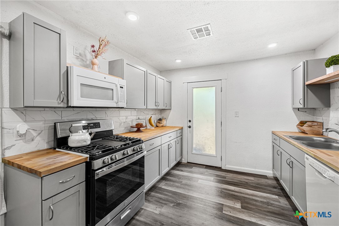 2113 Saunders Street