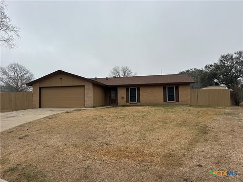 104 Alamo Circle Cuero TX 77954