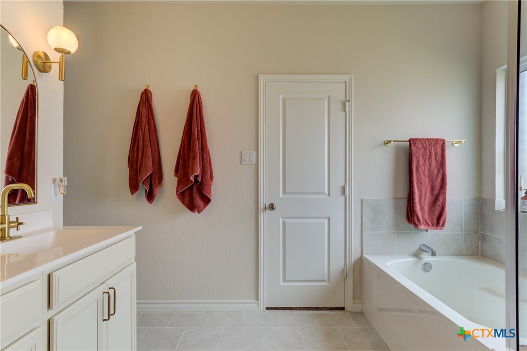 New Braunfels, Texas 78130, United States, 3 Bedrooms Bedrooms, ,2 BathroomsBathrooms,Residential,Pending,45274