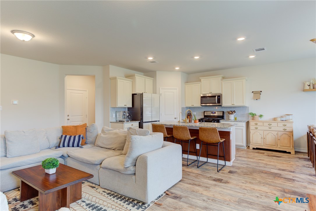 New Braunfels, Texas 78130, United States, 3 Bedrooms Bedrooms, ,2 BathroomsBathrooms,Residential,Pending,45274