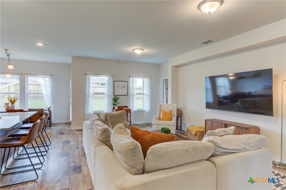 New Braunfels, Texas 78130, United States, 3 Bedrooms Bedrooms, ,2 BathroomsBathrooms,Residential,Pending,45274