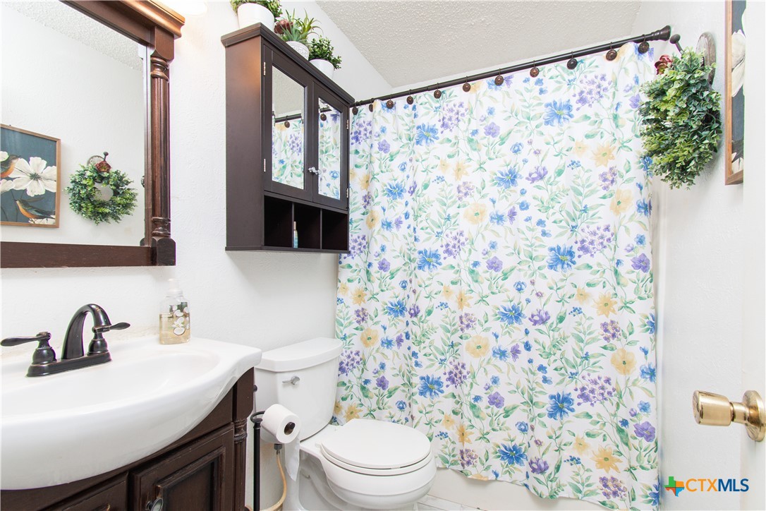 Belton, Texas 76513, United States, 3 Bedrooms Bedrooms, ,1 BathroomBathrooms,Residential,Active,175300