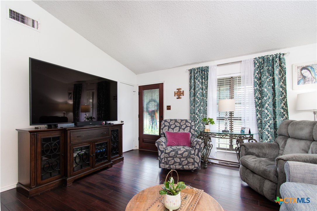 Belton, Texas 76513, United States, 3 Bedrooms Bedrooms, ,1 BathroomBathrooms,Residential,Active,175300